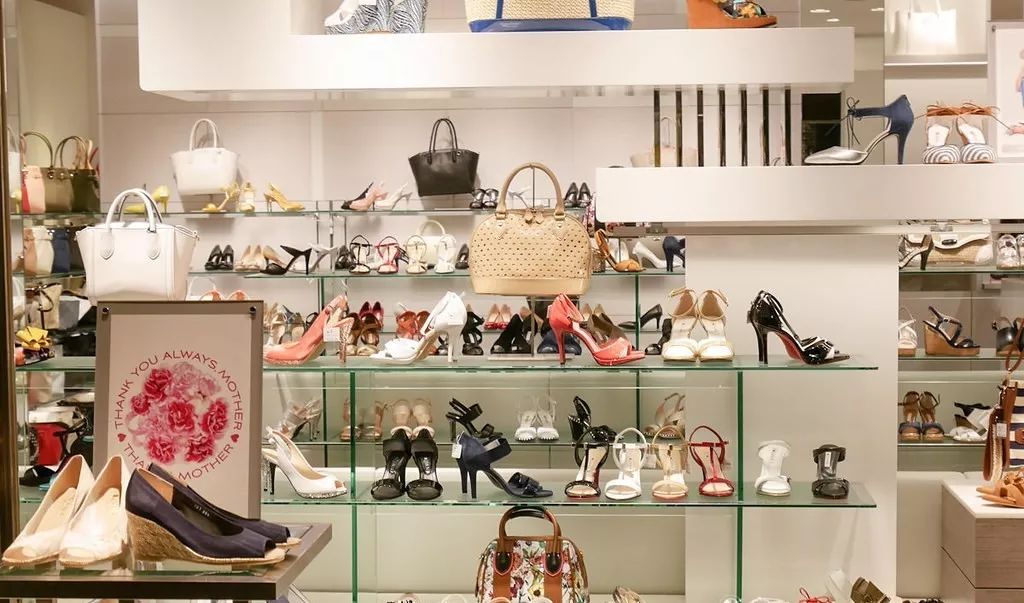 游客都去逛百货商店了,日本人自己去了这里