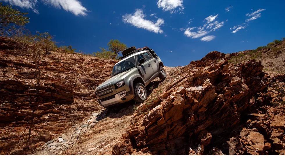 2023款路虎卫士110p400x驾驶感受,2024款路虎卫士110版测评