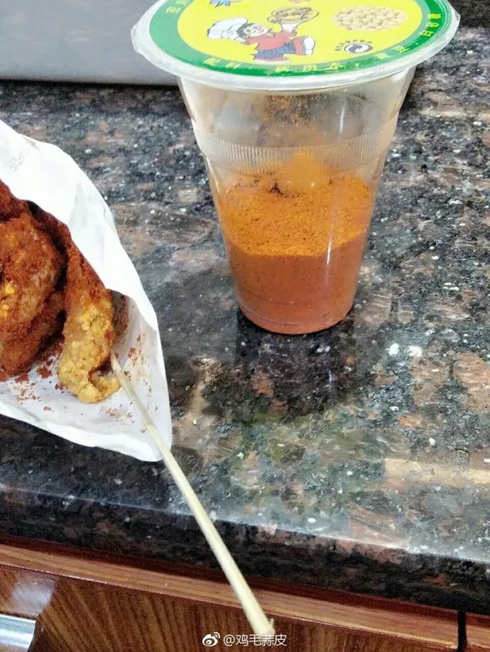 “男友给我买了套防狼泳衣，这怎么穿？”（漫画）