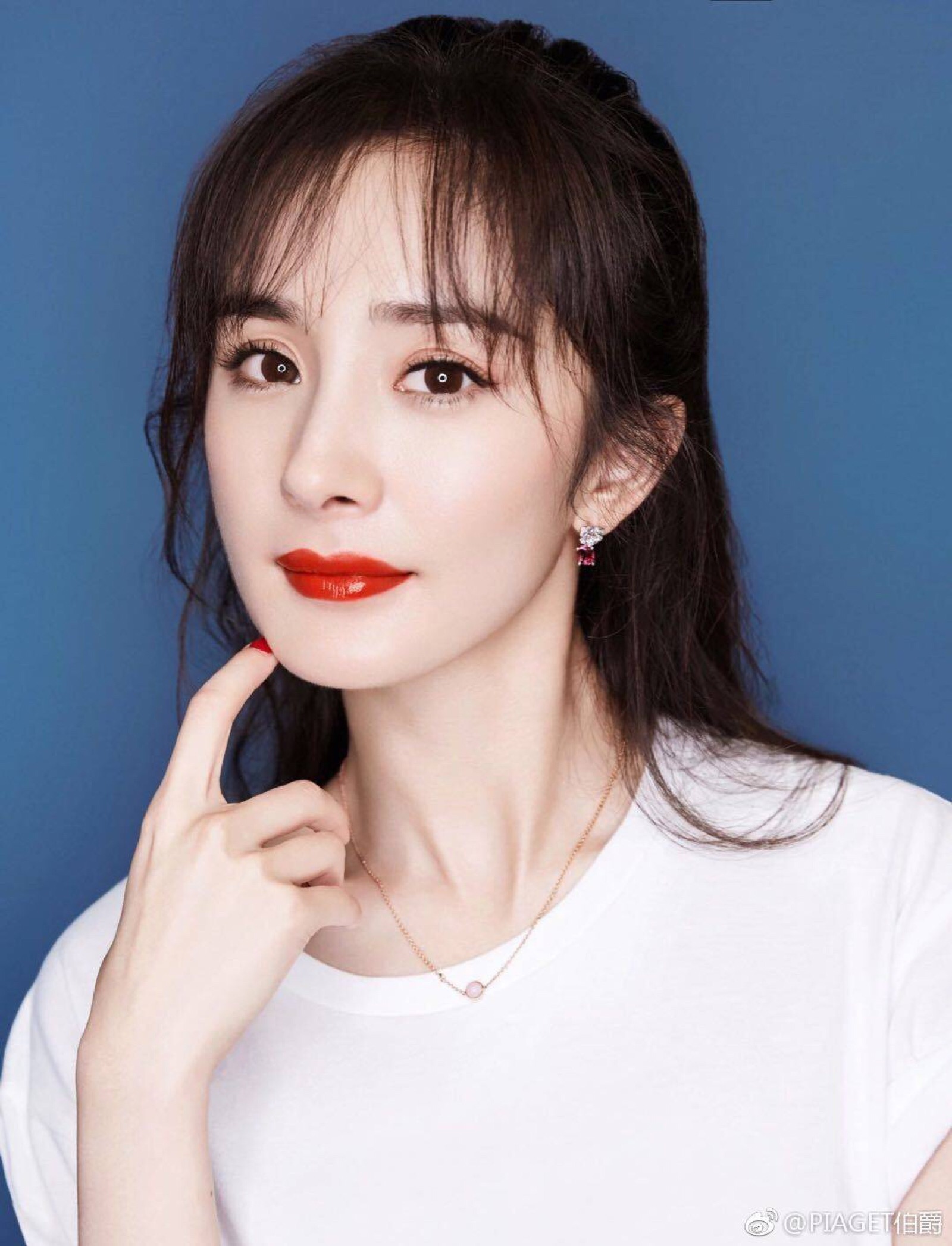 天生的桃花眼，和男演员接触就是*引勾**，狐狸真就是狐狸吗