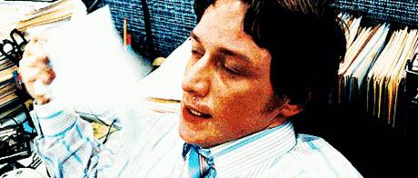 女子车站突发精神病,女子乘车时精神失控