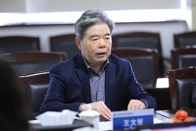 魔手伸进苹果供应链,6万*款贷**起步,余姚人王文鉴锻造光电之星