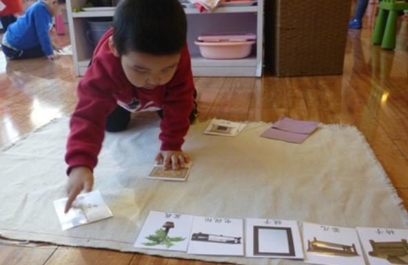 三年级了宝宝说话结巴怎么纠正,小朋友说话结巴怎样训练改正