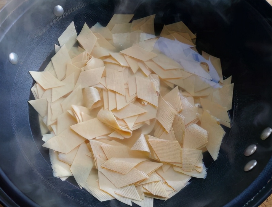 炒豆皮出水吗,炒豆皮怎么炒才最好吃