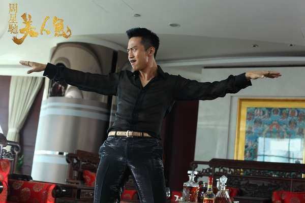 周星驰营造出滑稽荒诞的喜剧效果,周星驰喜剧风格解析