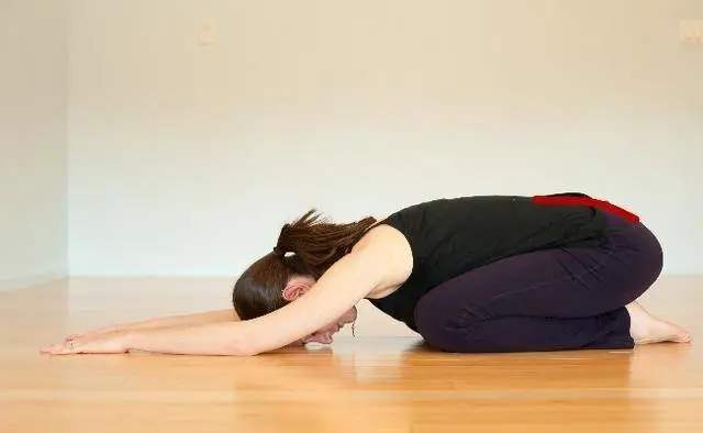 专治失眠的瑜伽体式仰卧束角式,深度放松失眠训练方法