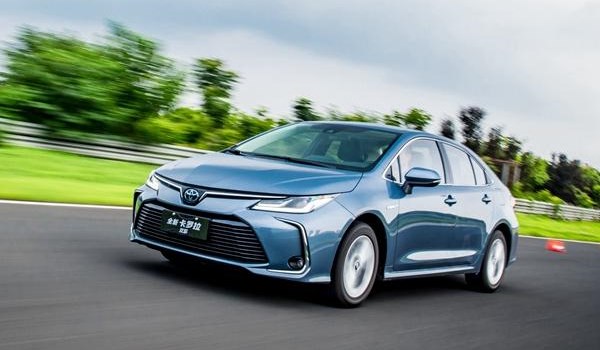 雷凌和卡罗拉哪个性价比高些家用,雷凌和卡罗拉迈腾和帕萨特