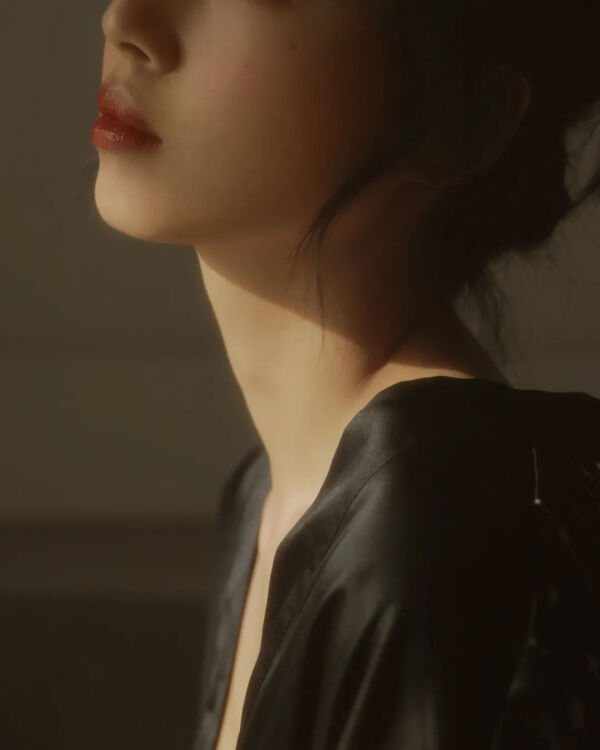 自己拍一组高级感写真,居家拍照复古感写真