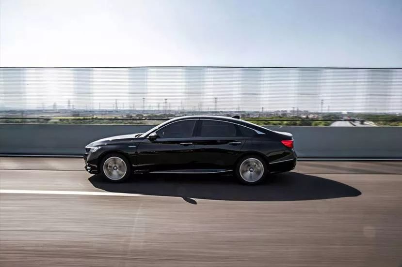 ​如何让一辆车更有高级感，雅阁说用混动