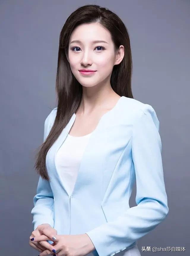 央视最靓女主播，21岁进体育频道，私下形象反差大