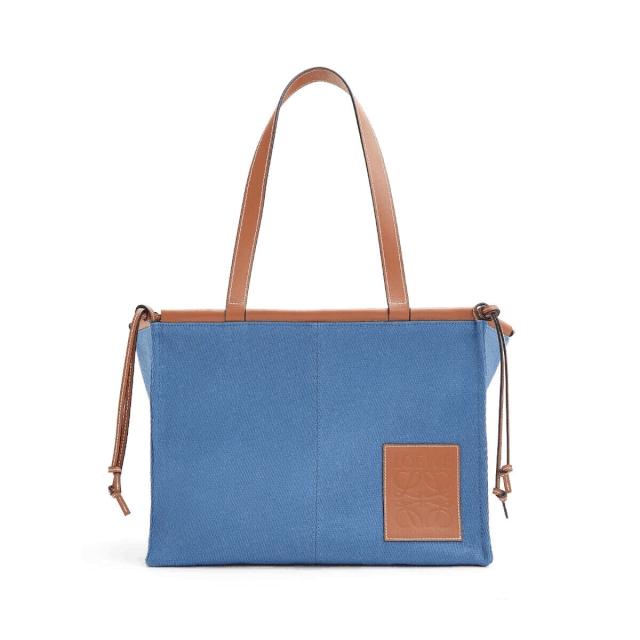 还在执迷于小包？王菲、杨幂早就背上了实用能装的...购物袋？