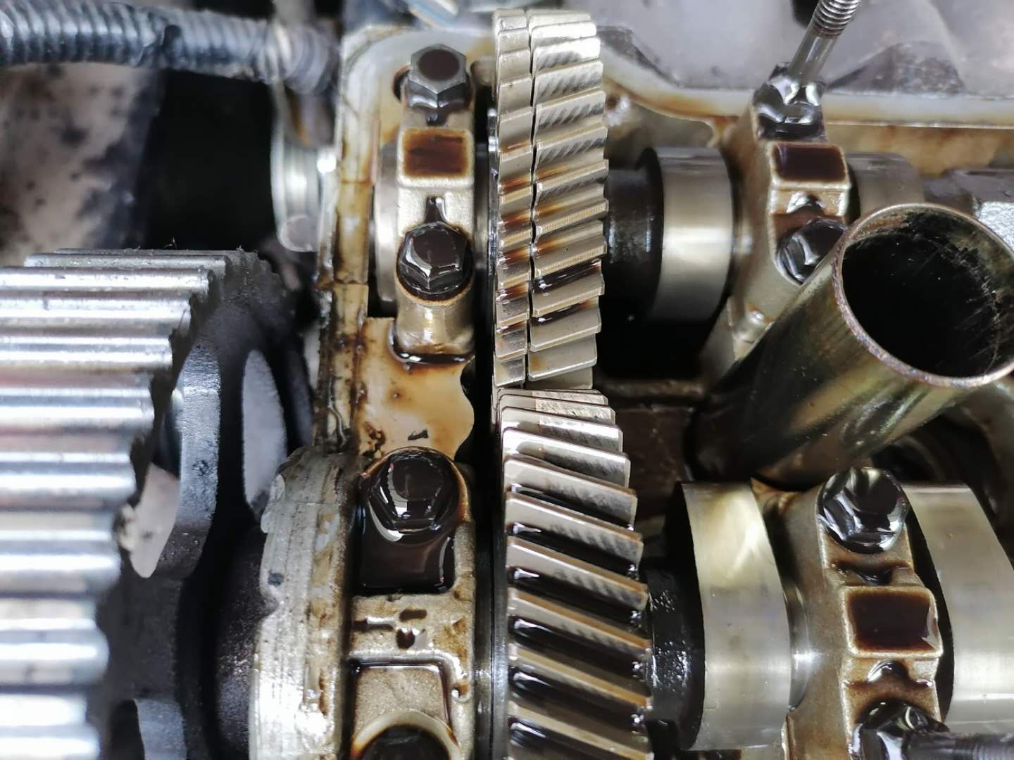 发动机漏油维修费用明细表,发动机漏油花了3000