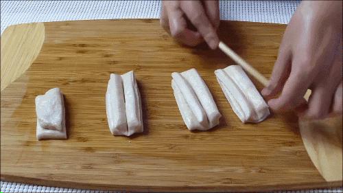 大锅炸油条的做法和配方窍门,在家自己炸油条的最简单的方法