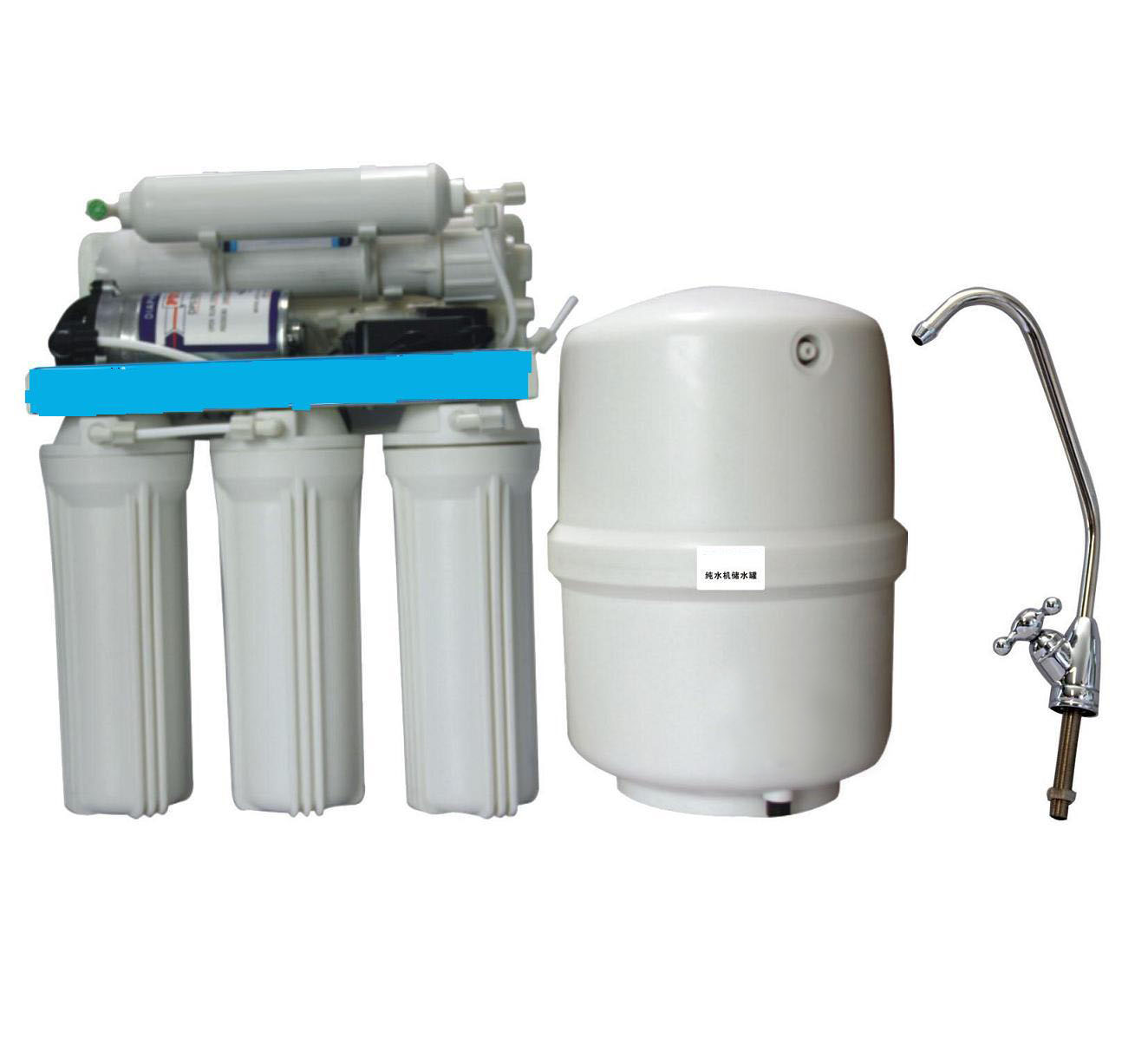 厨房净水器直饮机安装效果图,壁挂直饮机安装在餐厅效果图