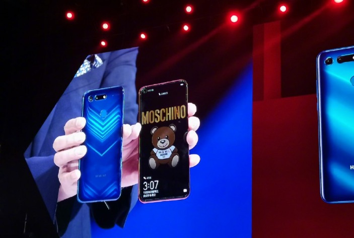 在哪儿花2999能买上荣耀v20手机,荣耀v20新品首销多款重磅新品齐发