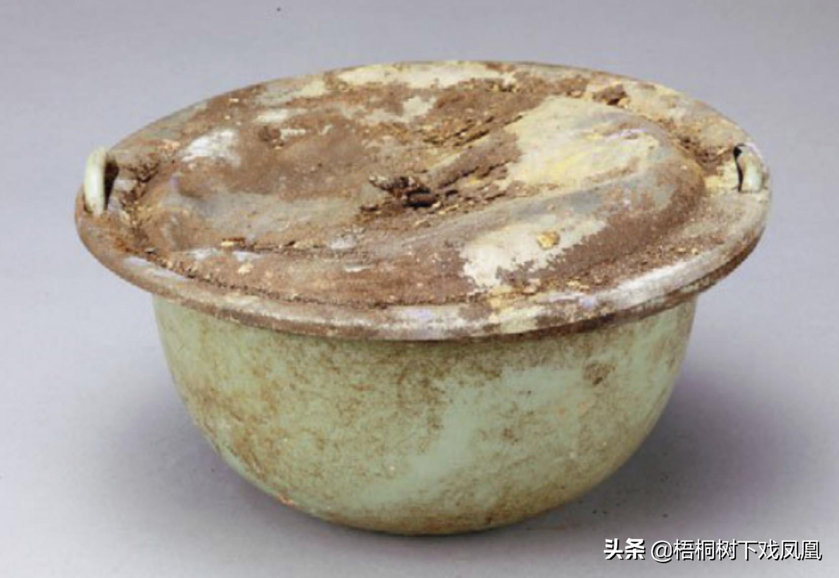 2017年几个山东人到内蒙古盗墓，租用一台挖掘机，称是“挖沙子”