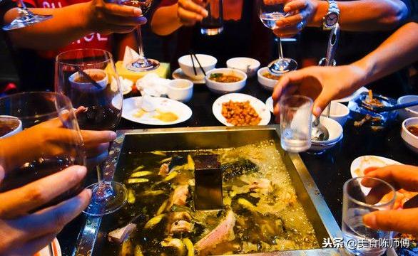 湖北酸菜鱼火锅的家常做法教程,正宗酸菜鱼火锅做法视频