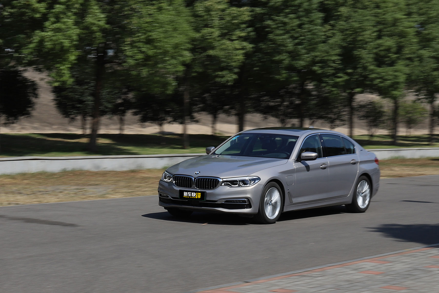 这一代宝马5系操控感怎样,宝马5系直列6缸2.5发动机油耗高