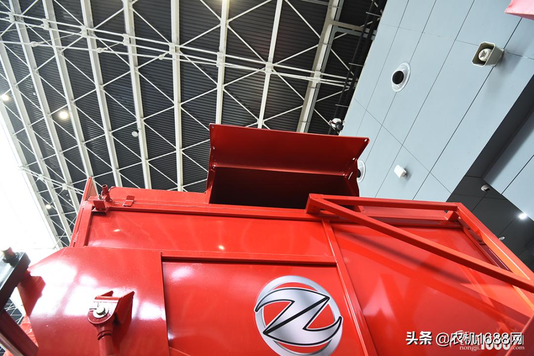 中联收获花生机22款和23款的区别,中联花生收获机2023款新型多少钱