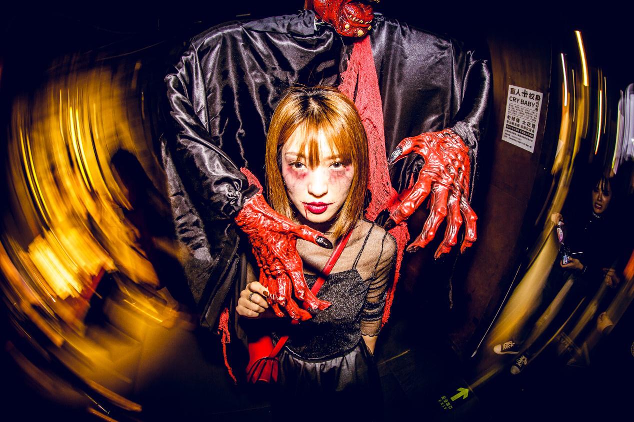 小心，今夜有鬼！万圣节魔女惊魂夜袭卷成都