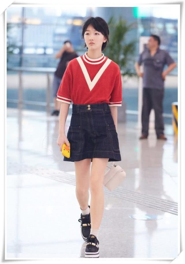 周冬雨有1米5高吗,周冬雨162还是158