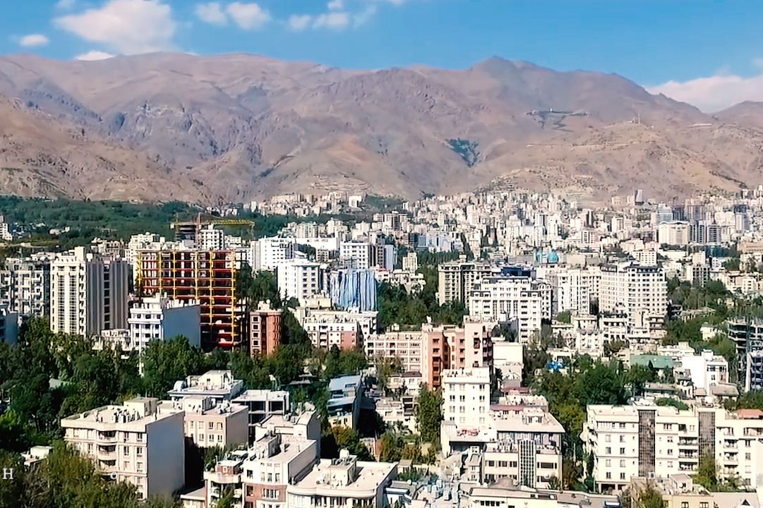 伊朗和俄罗斯地理位置接壤吗,以色列和伊朗哪国的地理位置好