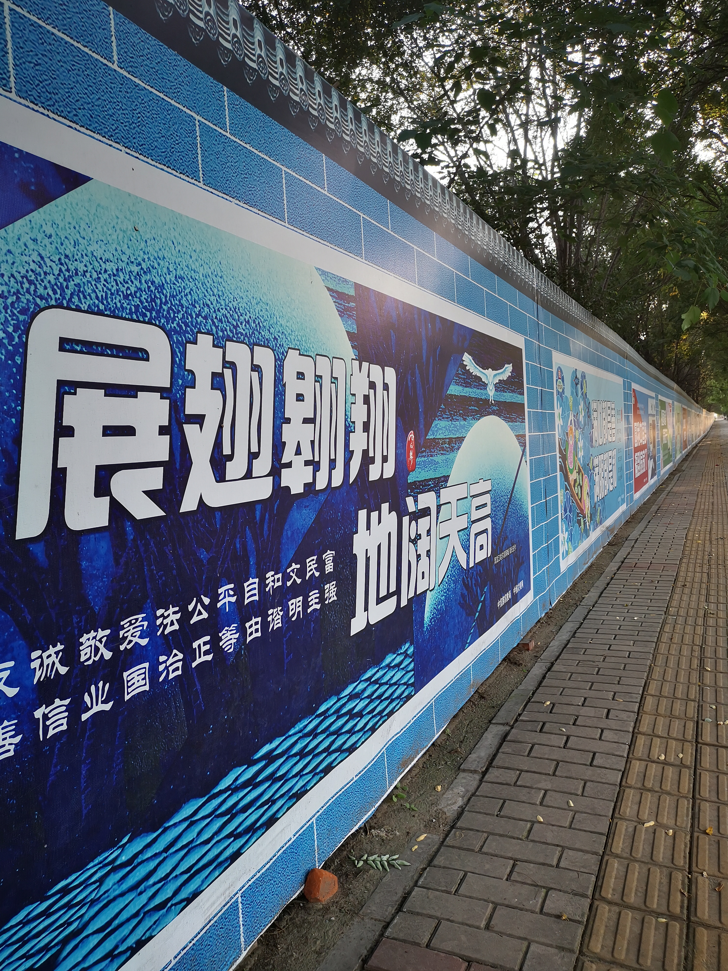 如何使民不为盗?要爱民利民,还要"使民无知无欲",对吗?