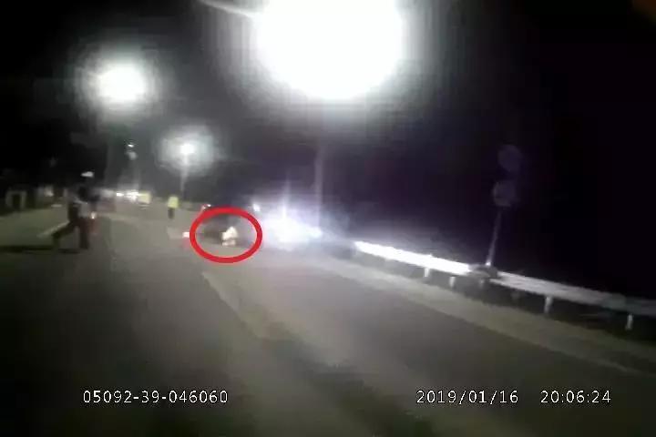 22岁辅警被车撞倒拖行怎么判刑,22岁辅警执勤中被撞拖行后续