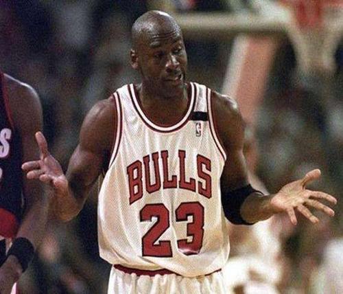 足球进球后的跳起来庆祝动作,nba球星进球后的庆祝动作