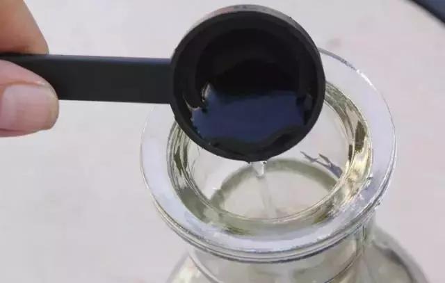 过期的药片丢花盆里花长疯了,家里过期的小药片还可以养植物