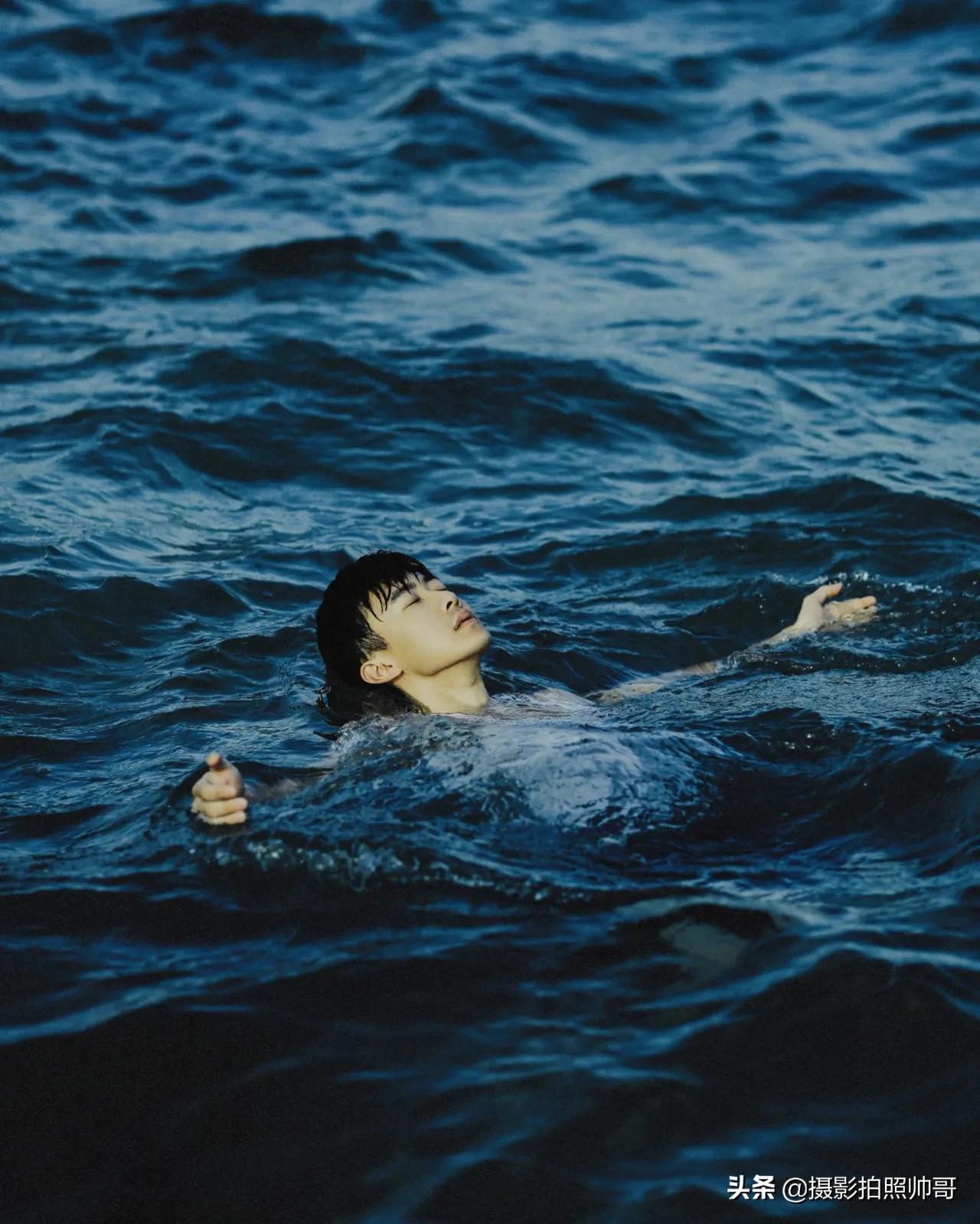 日系写真男作品,蓝色系写真男可爱
