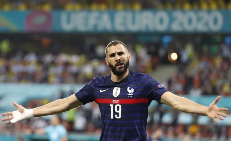 10年磨一剑的下半句,十年磨一剑的后一句