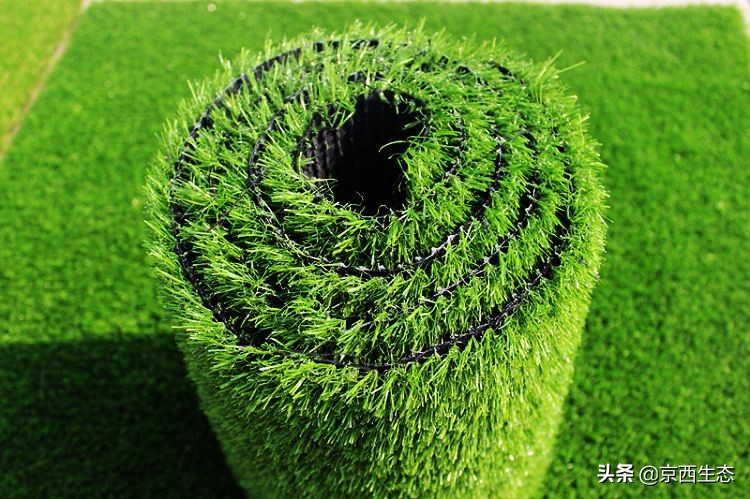 仿真人造草坪和天然草坪的优缺点,人造草坪的7大优势及特点