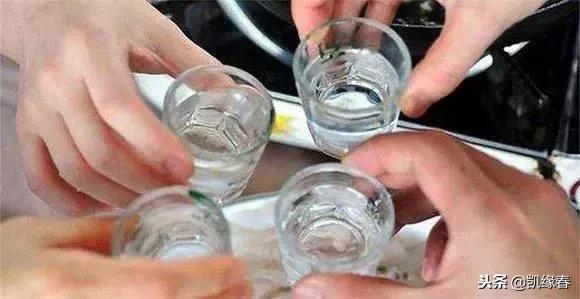 低度白酒变质喝了怎么办,低度白酒在低温下为啥会浑浊