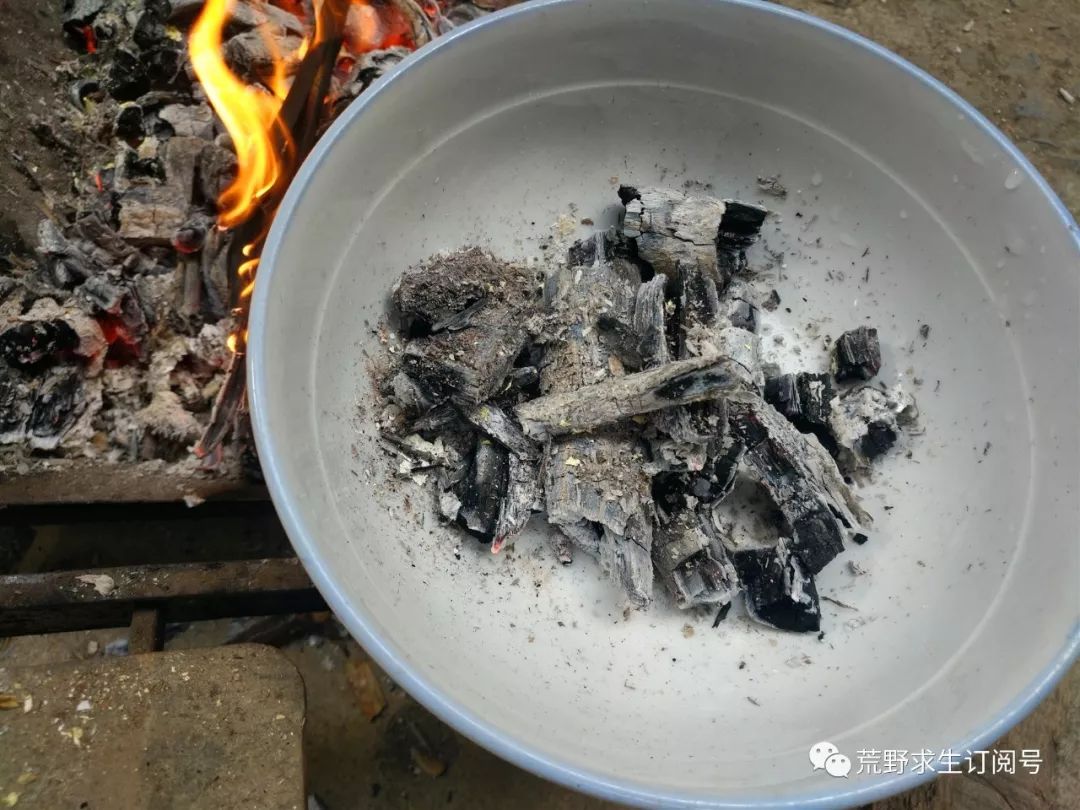 野外生存中木炭的作用和功效,木炭的用途及其对应的性质