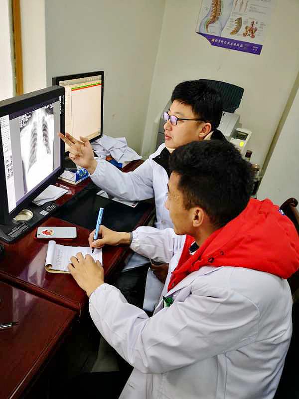 民革*党**员情系高原甘做“天使”，不忘初心落到实处