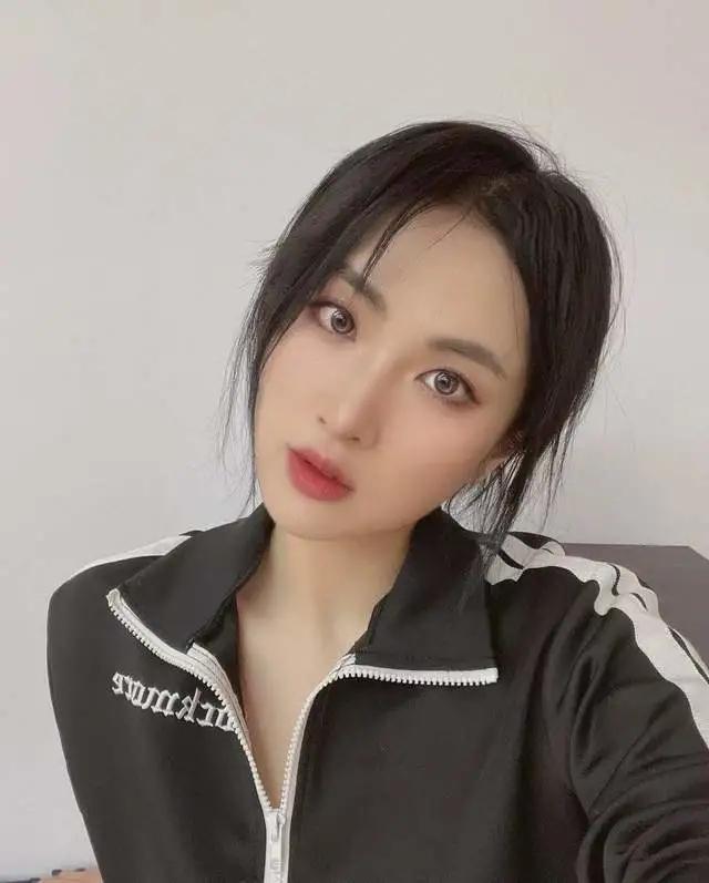 华为小公主：哈佛学霸不当赌王儿媳妇，和王子翩翩起舞组千亿女团