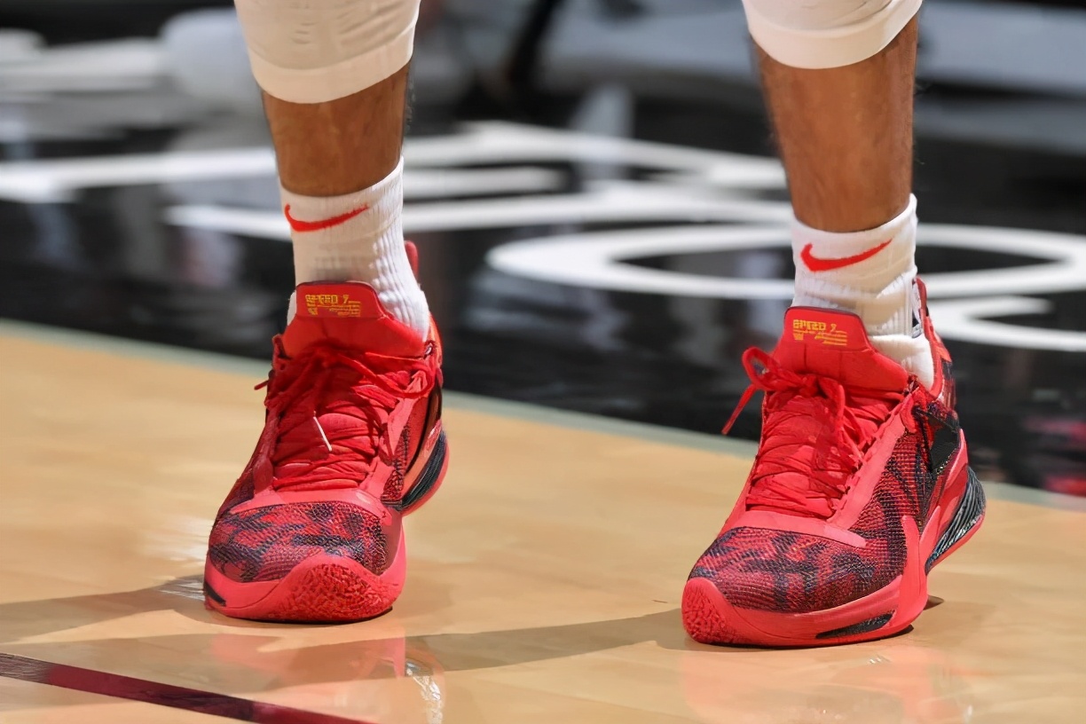 莫兰特上脚kobe4橙色,莫兰特上脚过的kobe球鞋