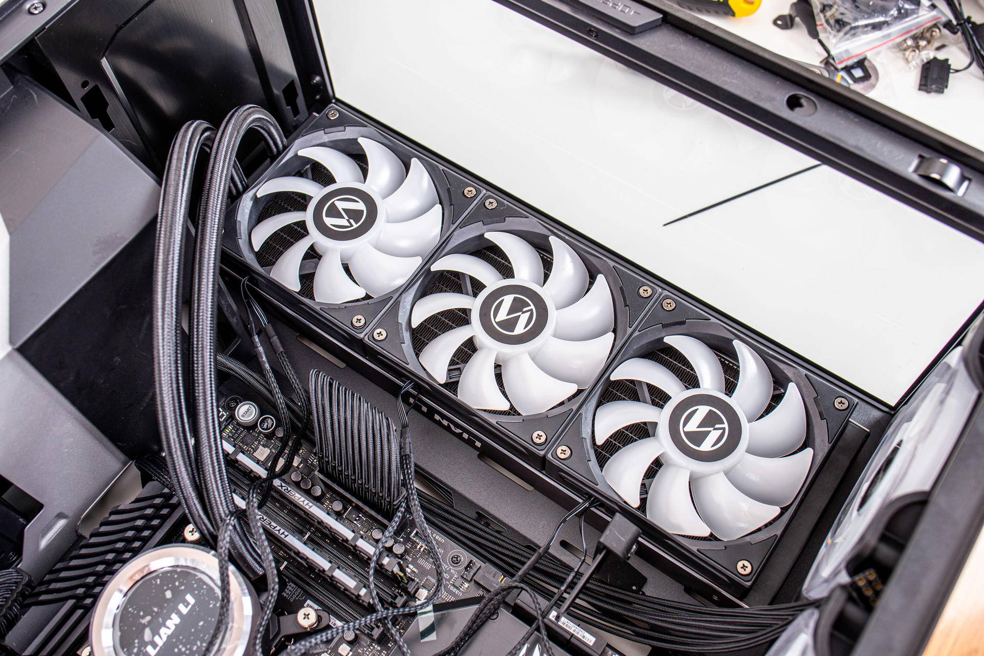 联力极圈二代lcd360水冷,联力极圈360水冷测评