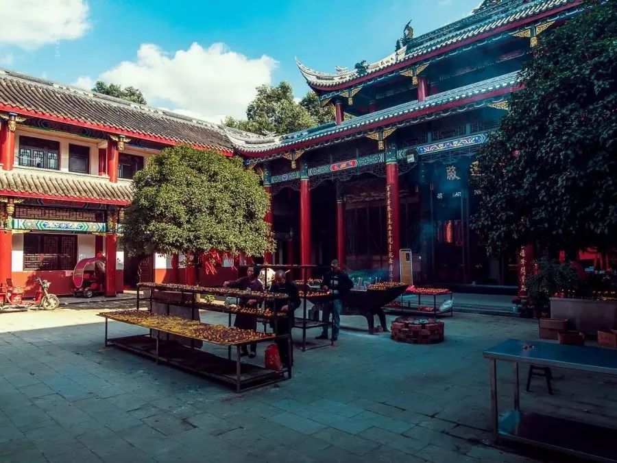 张杰老家在成都新都区新繁镇哪里,新都离新繁多少公里