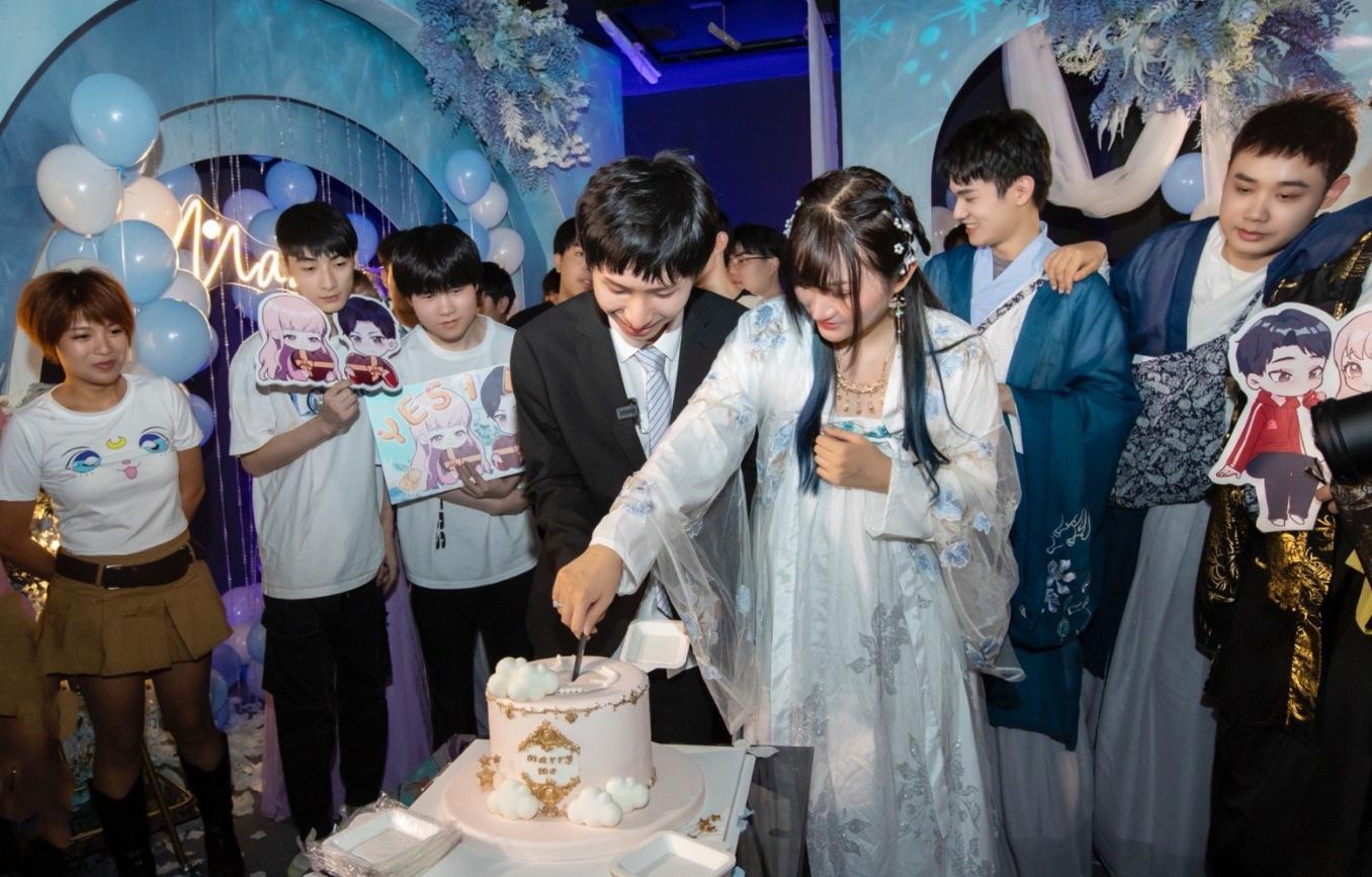 梦泪直播看ag比赛看见兮兮在现场,梦泪与兮兮的婚礼ag成员合照