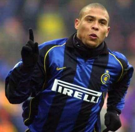 罗纳尔多钟摆式过人,罗纳尔多最经典钟摆过人