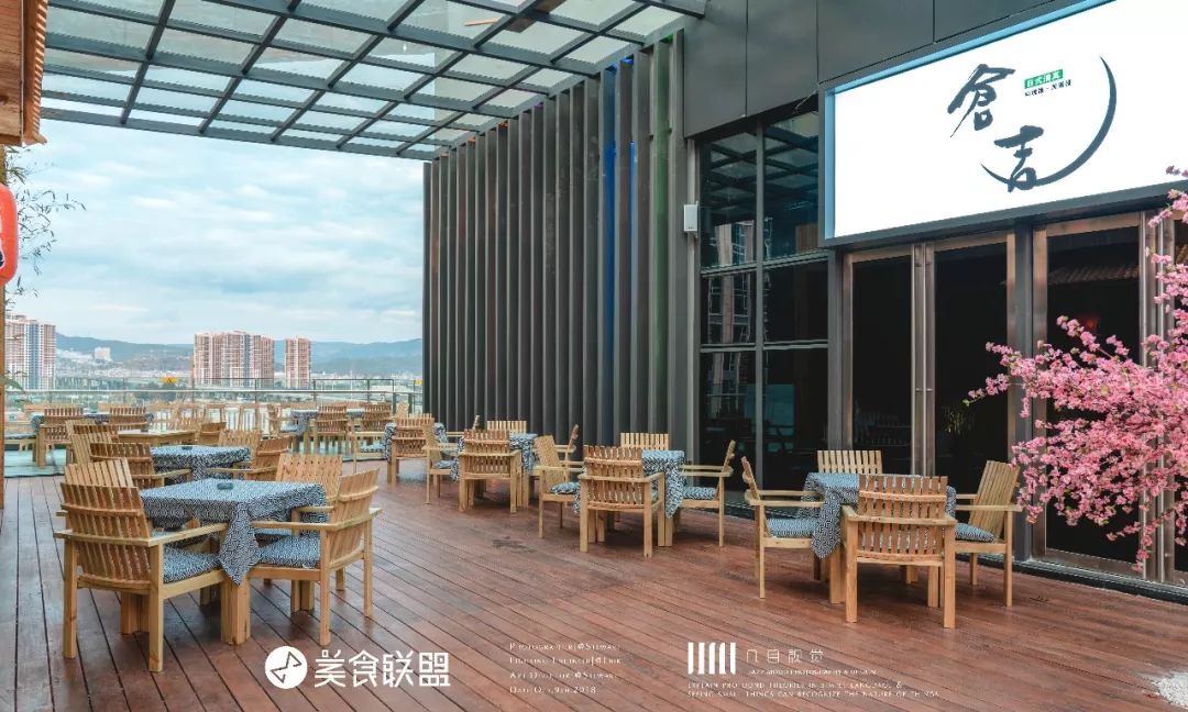 昆明唯一屋顶清真居酒屋，居然还能吃到活鳗鱼，48元清酒喝到嗨