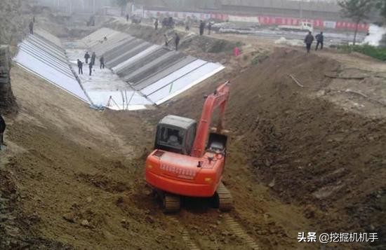 智能修坡挖掘机,挖掘机100个技巧