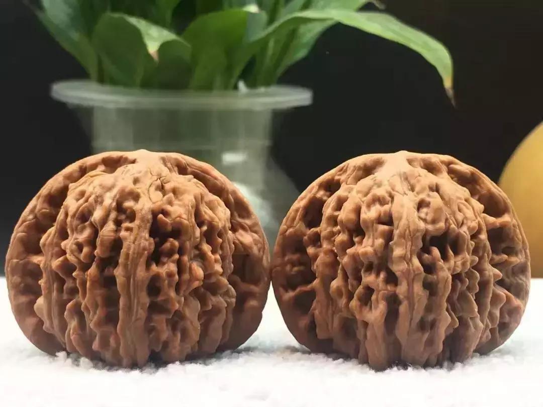 文玩核桃越盘越黑,盘文玩核桃的好处