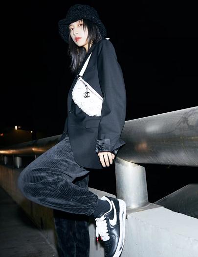 权志龙跟nike联名的鞋子,权志龙小雏菊联名鞋发售时间