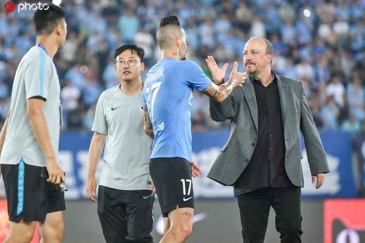 贝尼特斯用中文讲解战术,贝尼特斯评价伊斯坦布尔之夜