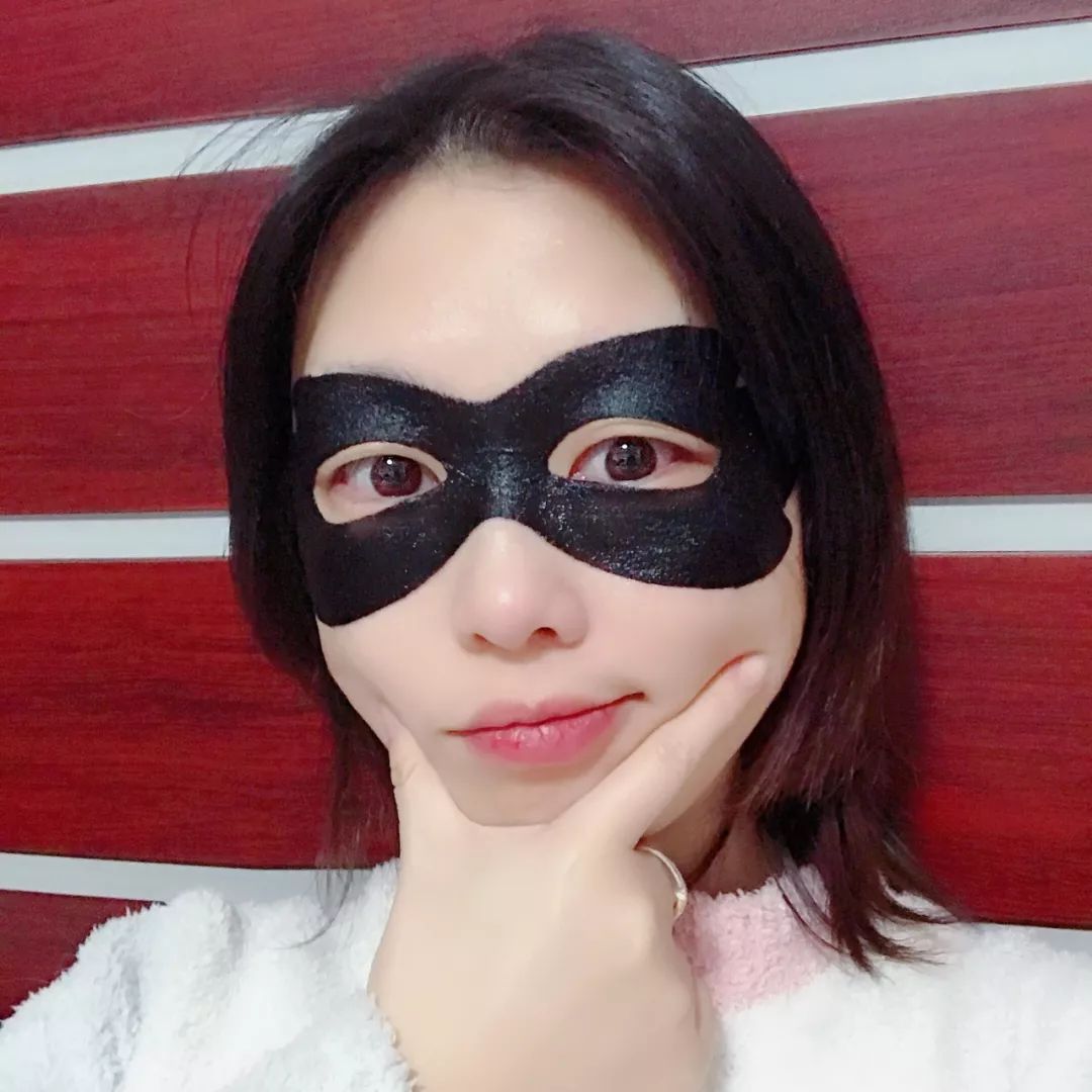 牛油果绿外套搭配什么裙子好看,牛油果绿小裙子配什么衣服好