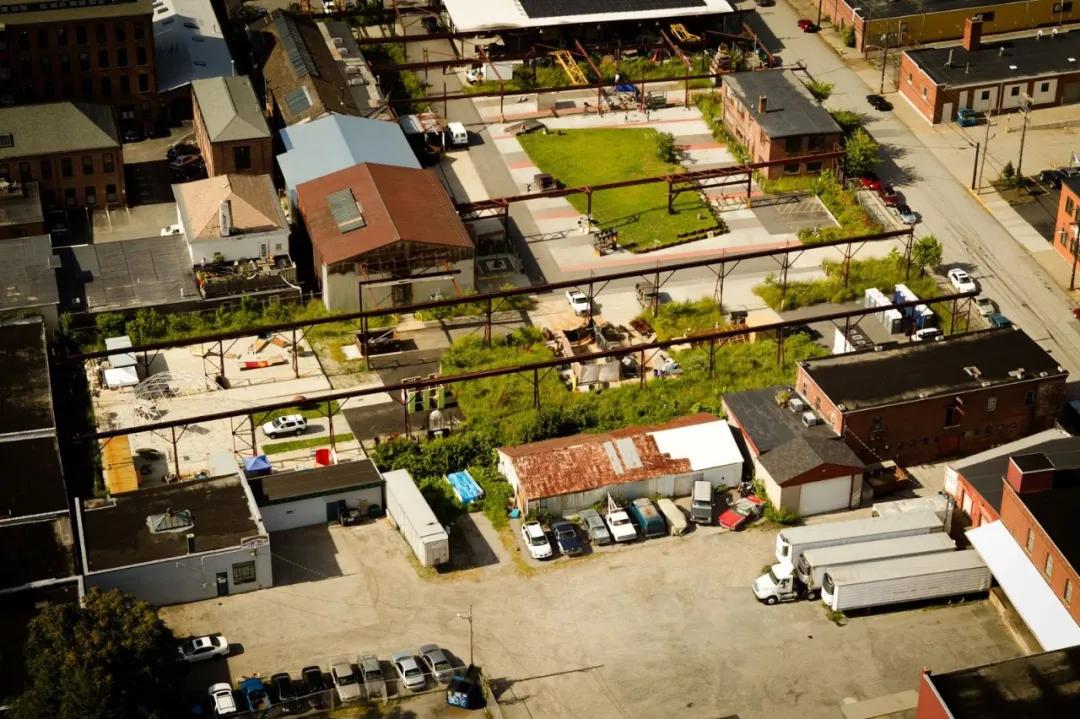 美国16岁少年攒零花钱购买过期仓库，但最后都选择全部物归原主