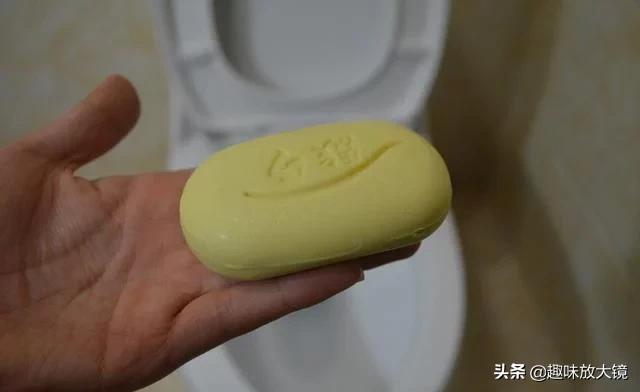家庭小妙招马桶放香皂,马桶里放一块香皂真是厉害